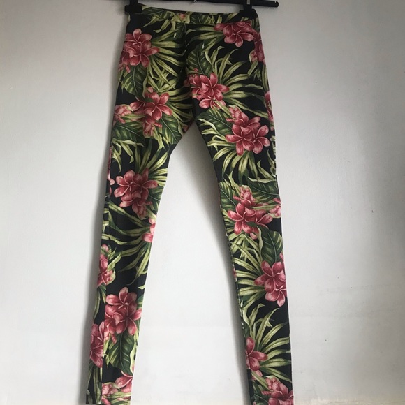 FARM RIO Floral Printed Leggings - Picture 3 of 8